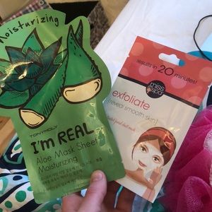 2 face masks and a loofa!!